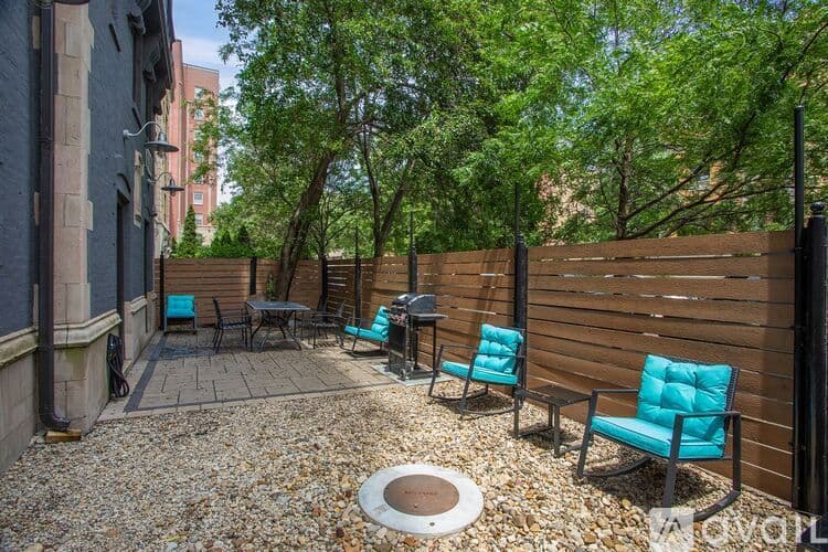 Chicago Apartment: 5718 N Winthrop Ave