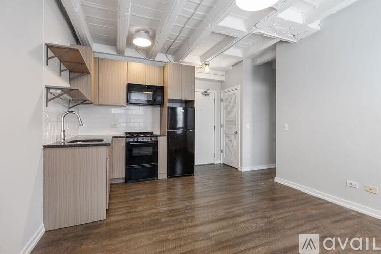 Chicago Apartment: 5718 N Winthrop Ave