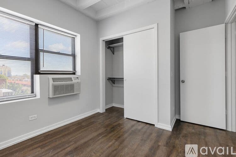 Chicago Apartment: 5718 N Winthrop Ave