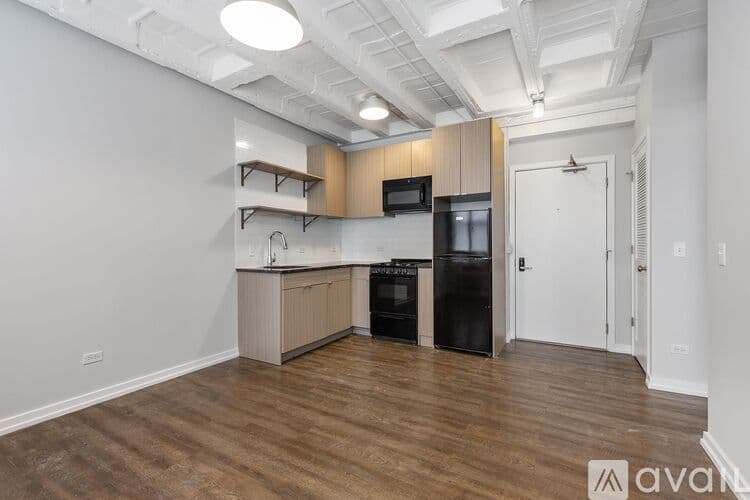 Chicago Apartment: 5718 N Winthrop Ave