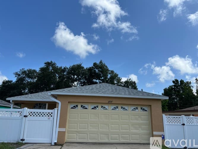 Largo House: 3717 137th Avenue North