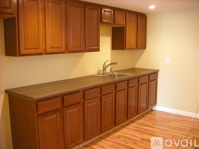 Somerville Apartment: 38 Craigie Street