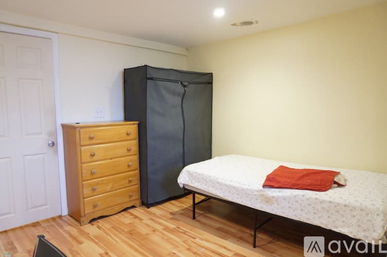 Somerville Apartment: 38 Craigie Street