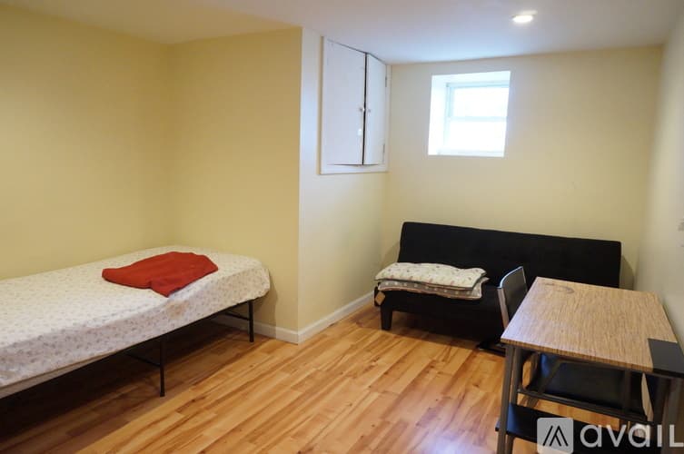 Somerville Apartment: 38 Craigie Street