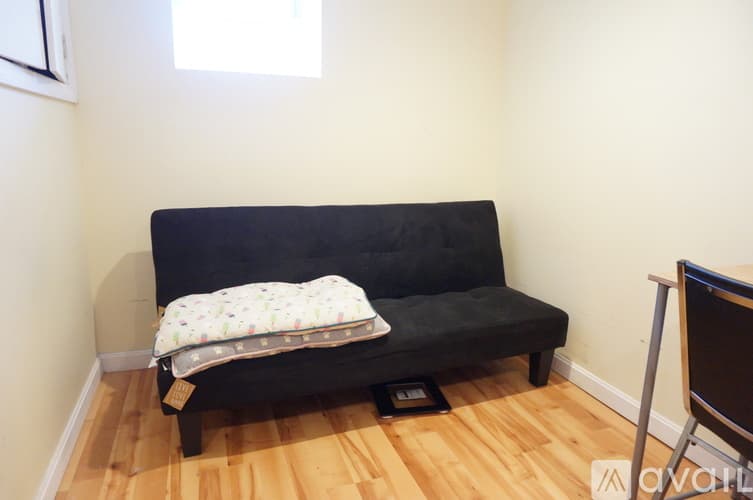 Somerville Apartment: 38 Craigie Street