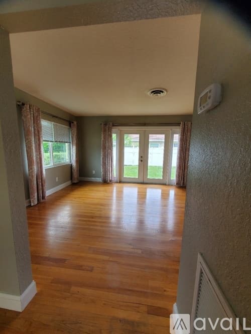 Ocala House: 720 NE 17th Ct
