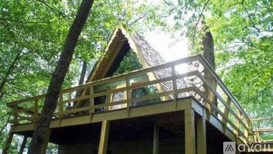 Dillard House: 53 Bold Springs Ln