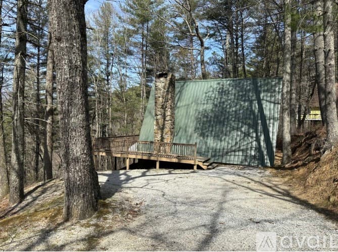 Dillard House: 53 Bold Springs Ln