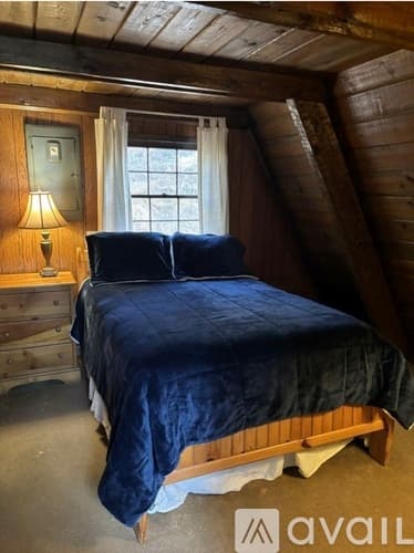 Dillard House: 53 Bold Springs Ln
