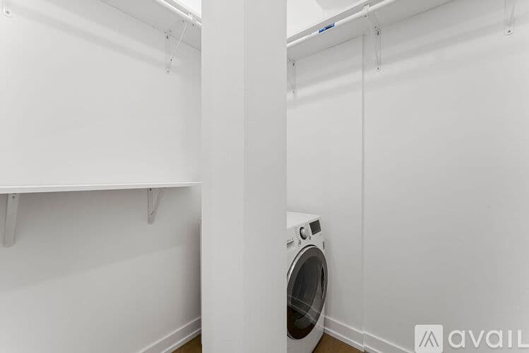 Chicago Apartment: 6019 N Winthrop Ave