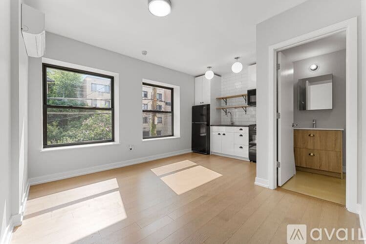 Chicago Apartment: 6019 N Winthrop Ave