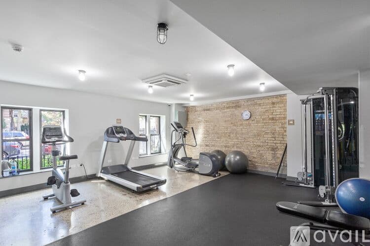 Chicago Apartment: 6019 N Winthrop Ave