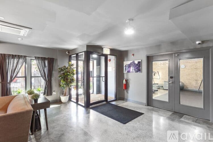 Chicago Apartment: 6019 N Winthrop Ave
