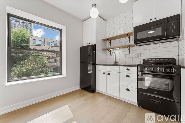 Chicago Apartment: 6019 N Winthrop Ave