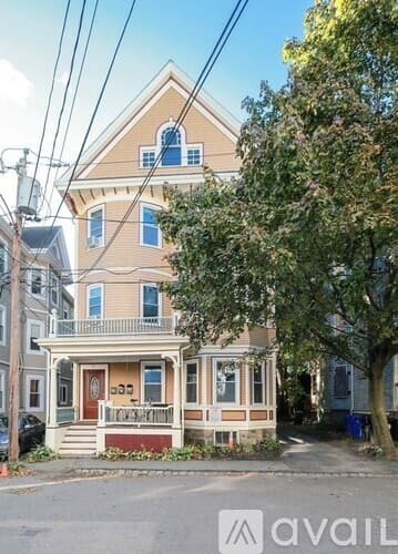 Brookline Apartment: 11 E Milton Rd