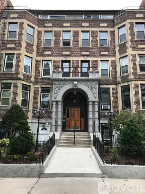Boston Apartment: 390 Riverway