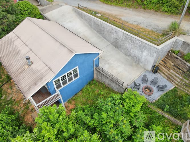 Clayton House: 233 Orchid Trl
