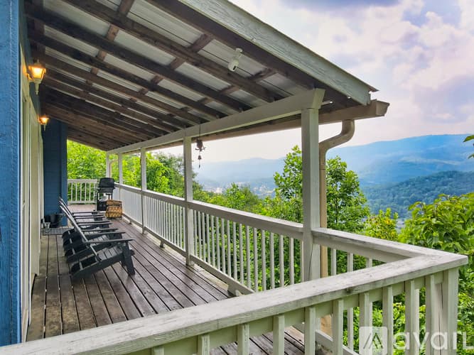 Clayton House: 233 Orchid Trl