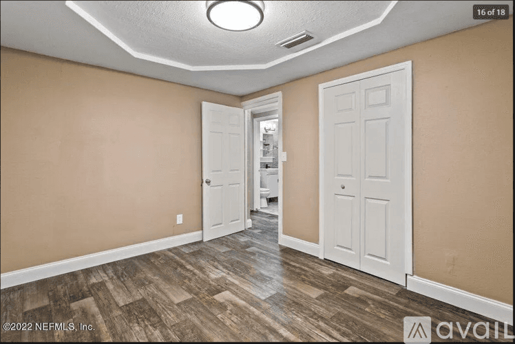 Jacksonville House: 10501 Wooster Drive
