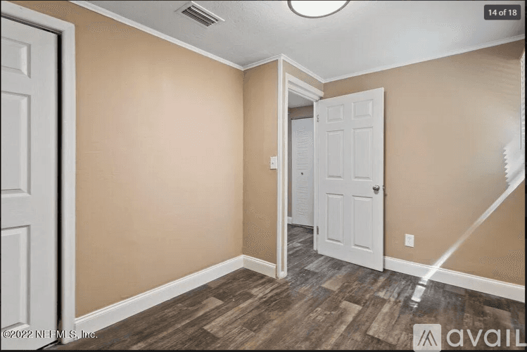 Jacksonville House: 10501 Wooster Drive