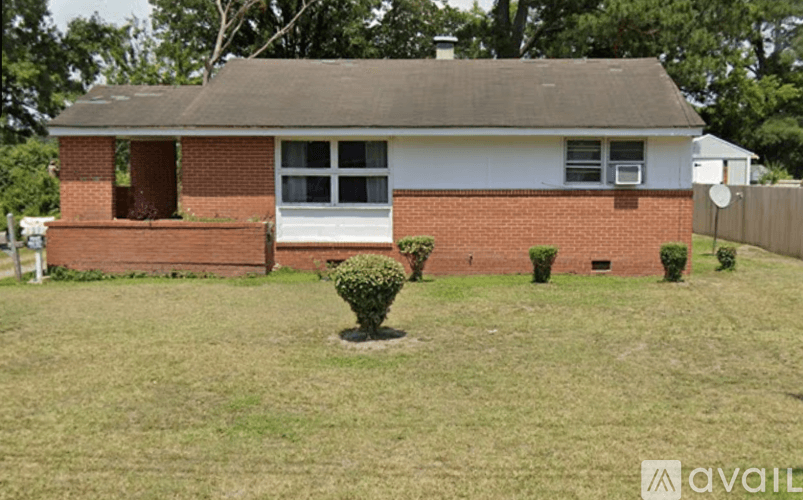 Kinston House: 1221 Ferndale Ln