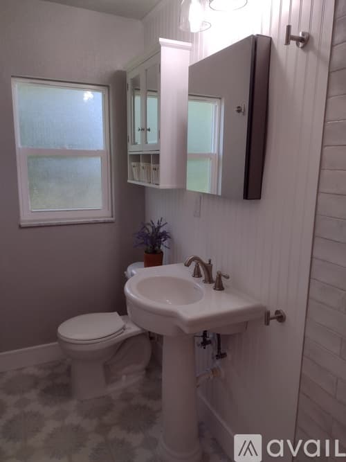 Ocala House: 720 NE 17th Ct