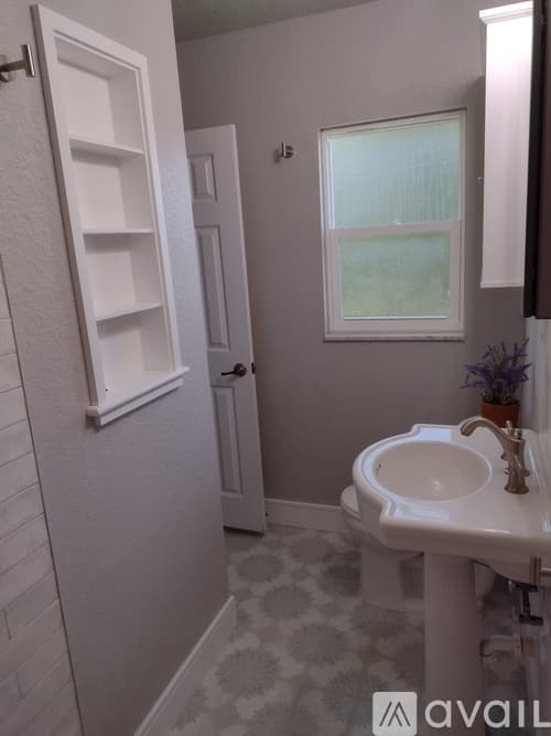 Ocala House: 720 NE 17th Ct