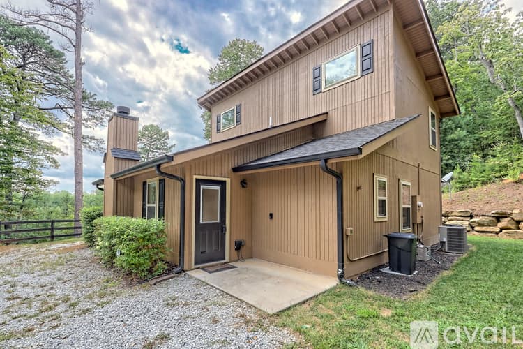 Clayton House: 112 John English Dr