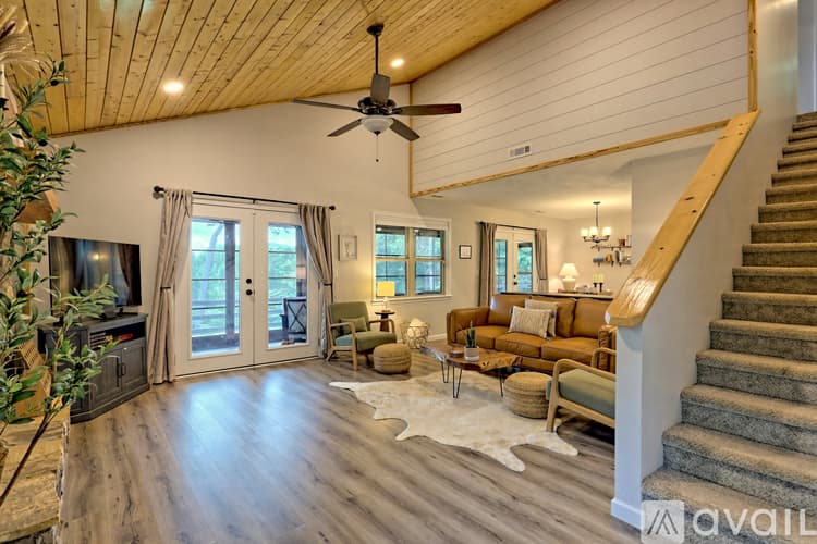Clayton House: 112 John English Dr