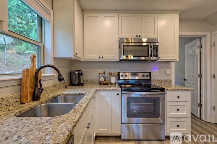 Clayton House: 112 John English Dr