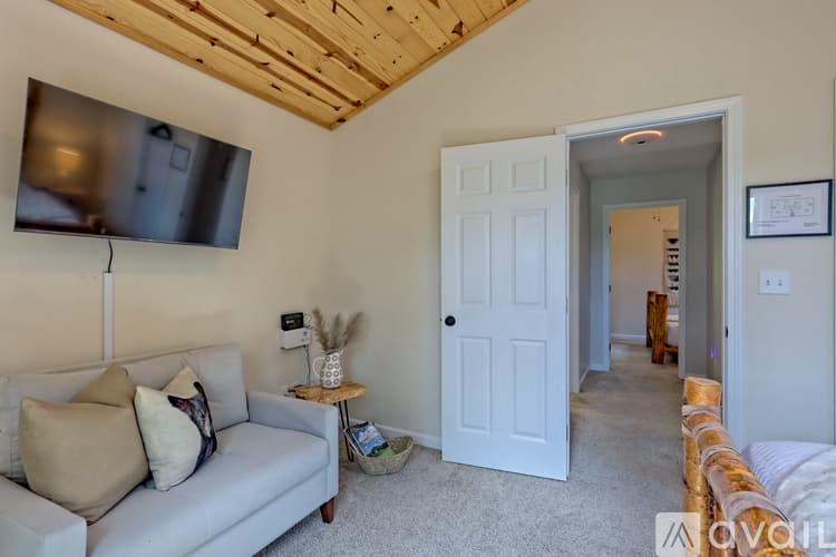 Clayton House: 112 John English Dr