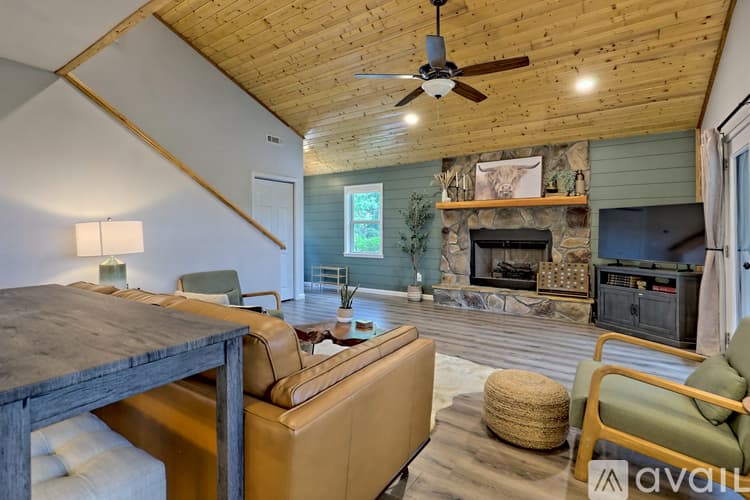 Clayton House: 112 John English Dr