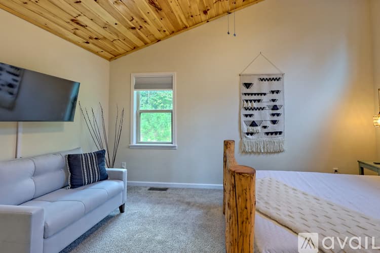 Clayton House: 112 John English Dr