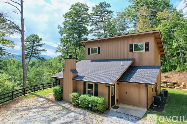 Clayton House: 112 John English Dr