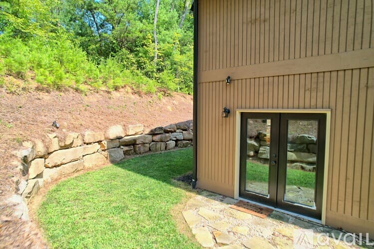 Clayton House: 112 John English Dr