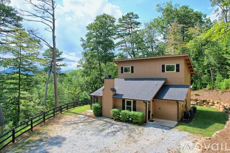 Clayton House: 112 John English Dr