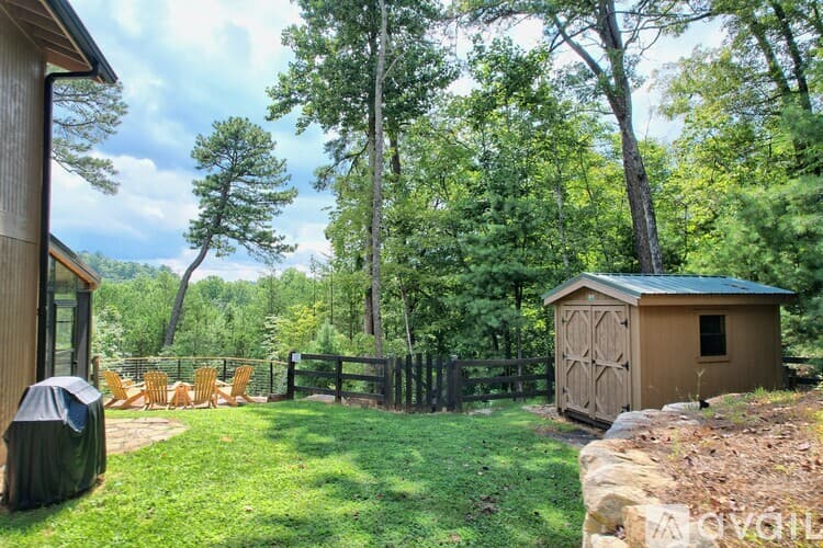 Clayton House: 112 John English Dr