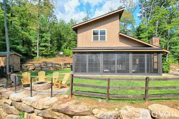 Clayton House: 112 John English Dr