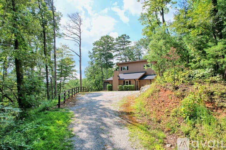 Clayton House: 112 John English Dr