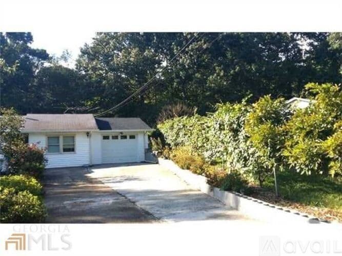 Suwanee House: 577 Virginia Ave