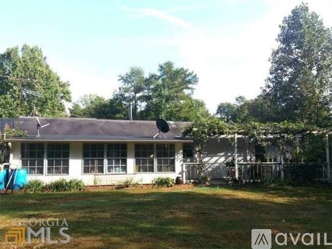 Suwanee House: 577 Virginia Ave