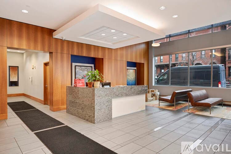 Minneapolis Apartment: 929 Portland Ave