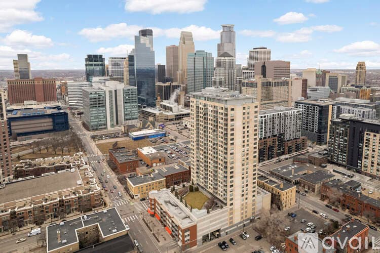 Minneapolis Apartment: 929 Portland Ave