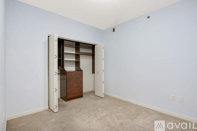 Minneapolis Apartment: 929 Portland Ave