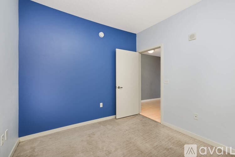 Minneapolis Apartment: 929 Portland Ave