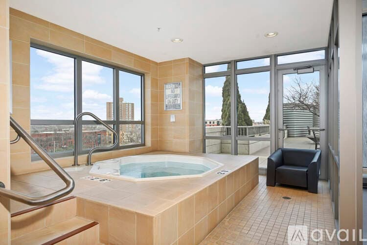 Minneapolis Apartment: 929 Portland Ave