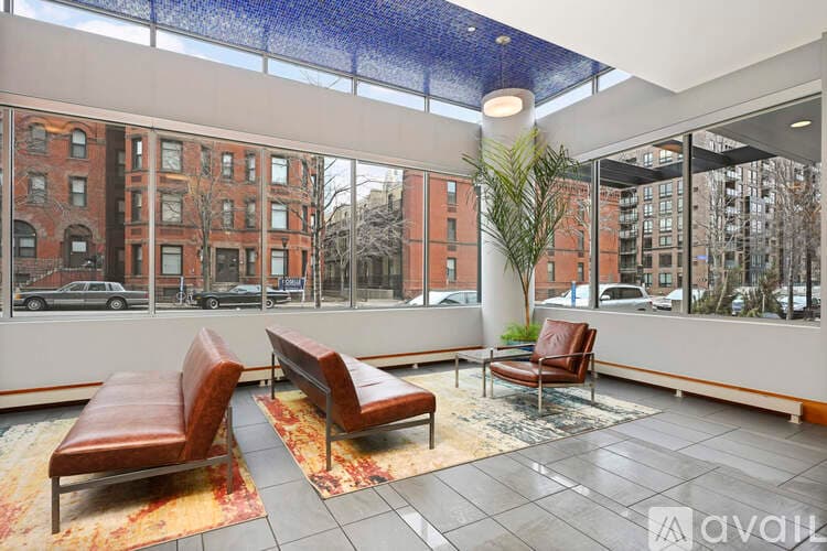 Minneapolis Apartment: 929 Portland Ave