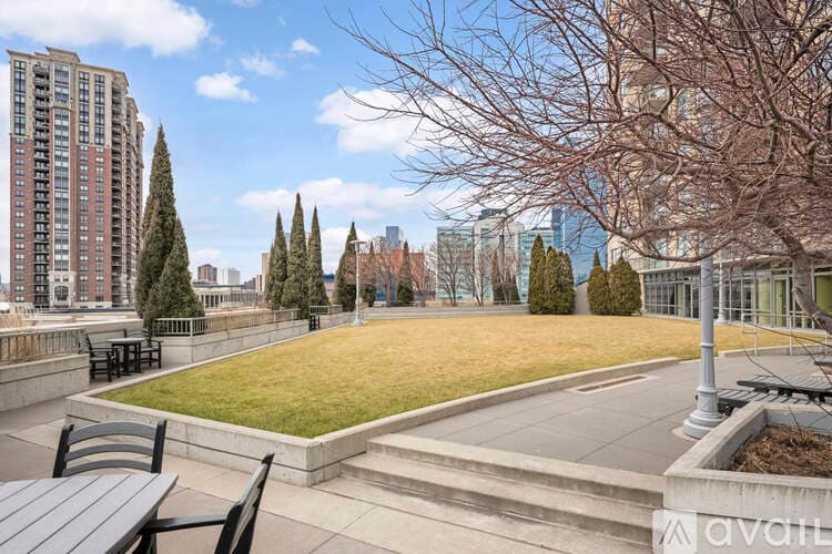 Minneapolis Apartment: 929 Portland Ave