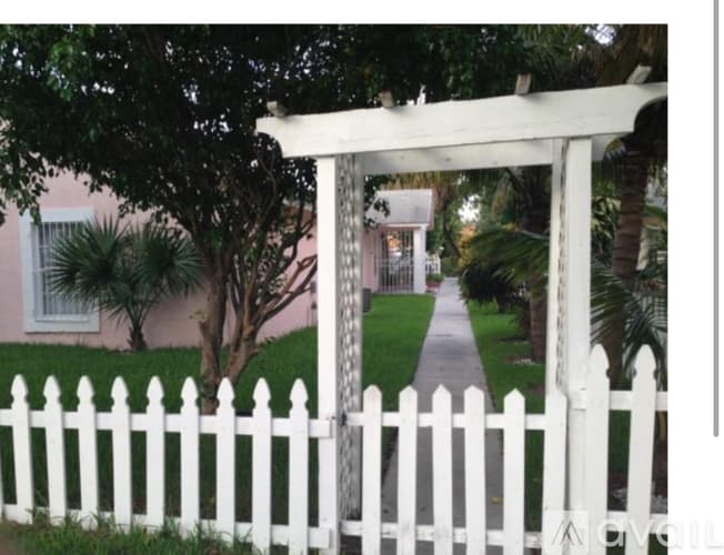 Delray Beach House: 440 SE 1st Ave