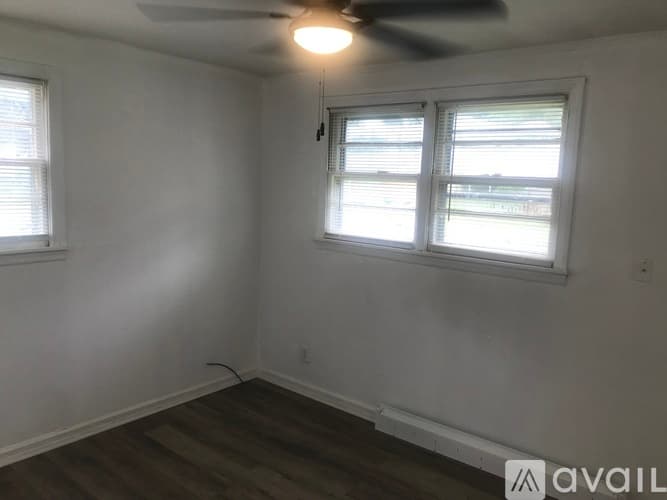 Kinston House: 1221 Ferndale Ln